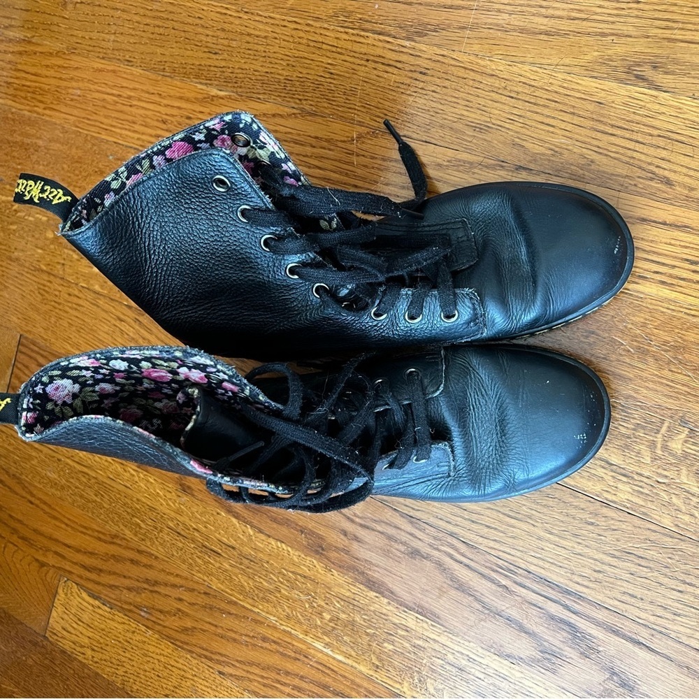 Dr. Martens Size 7 Women’s Stratford Black Combat Boots